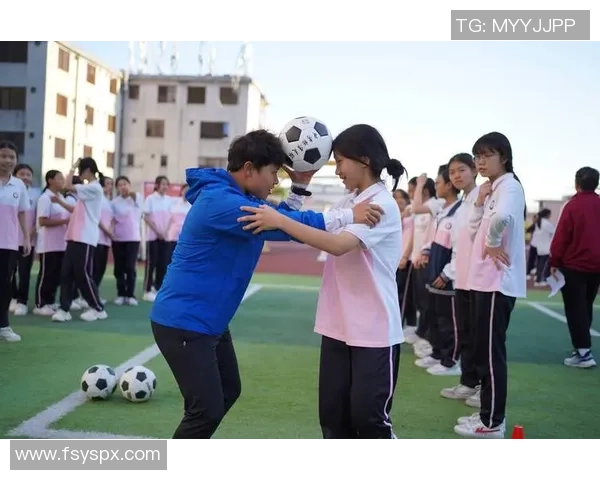 团结一心共追梦想足球团队照展现青春风采与拼搏精神