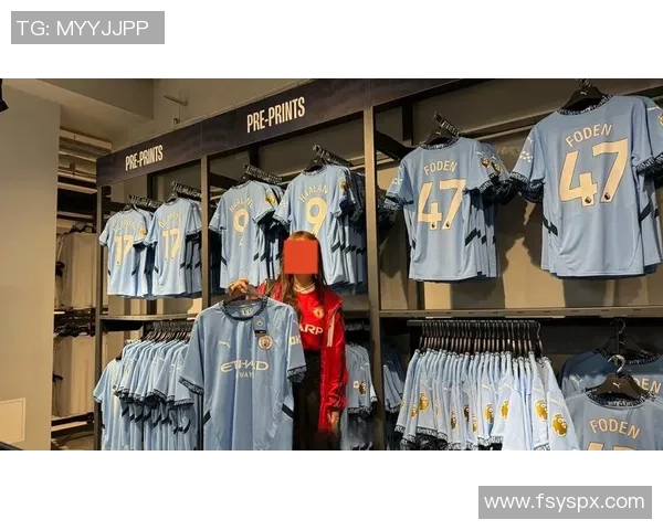 探索足球球衣XS尺码的选择与搭配技巧提升你的球场风格与自信 探索足球球衣XS尺码的选择与搭配技巧提升你的球场风格与自信