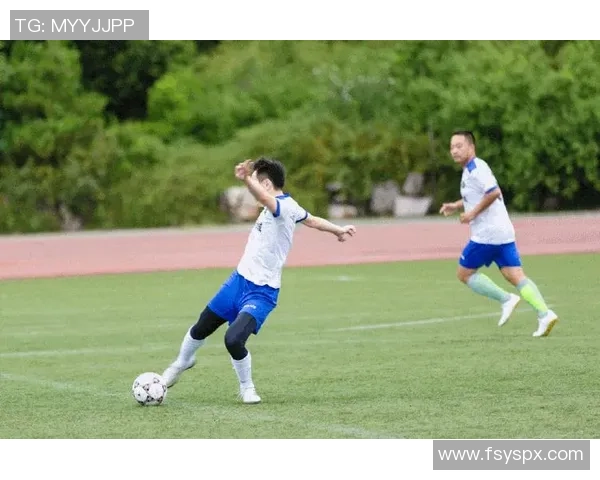 赛事解析足球：深度分析各大联赛动态与战术趋势的全景视角