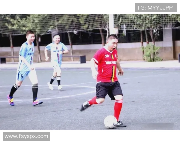 足球赛事的精彩瞬间与球员背后的故事探讨 足球赛事的精彩瞬间与球员背后的故事探讨